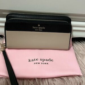 Kate Spade Black & Beige Clutch Wallet ♠️